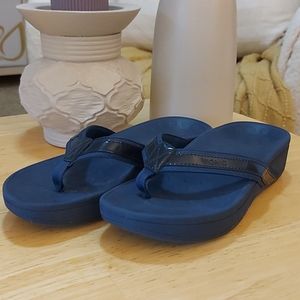 Vionic Blue flip flops size 7